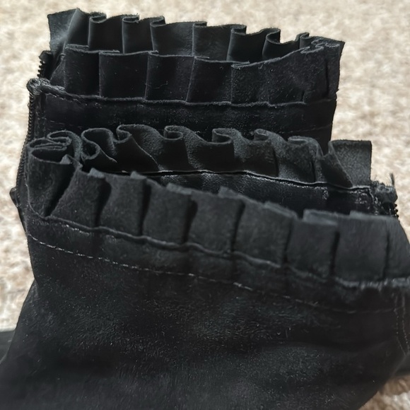 NWOB Aerosoles Black Suede Ankle Boots With Ruffle Detail - Picture 3 of 7
